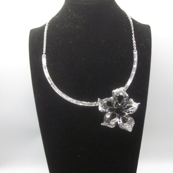 White House Black Market Jewelry - White House Black Market Floral Choker